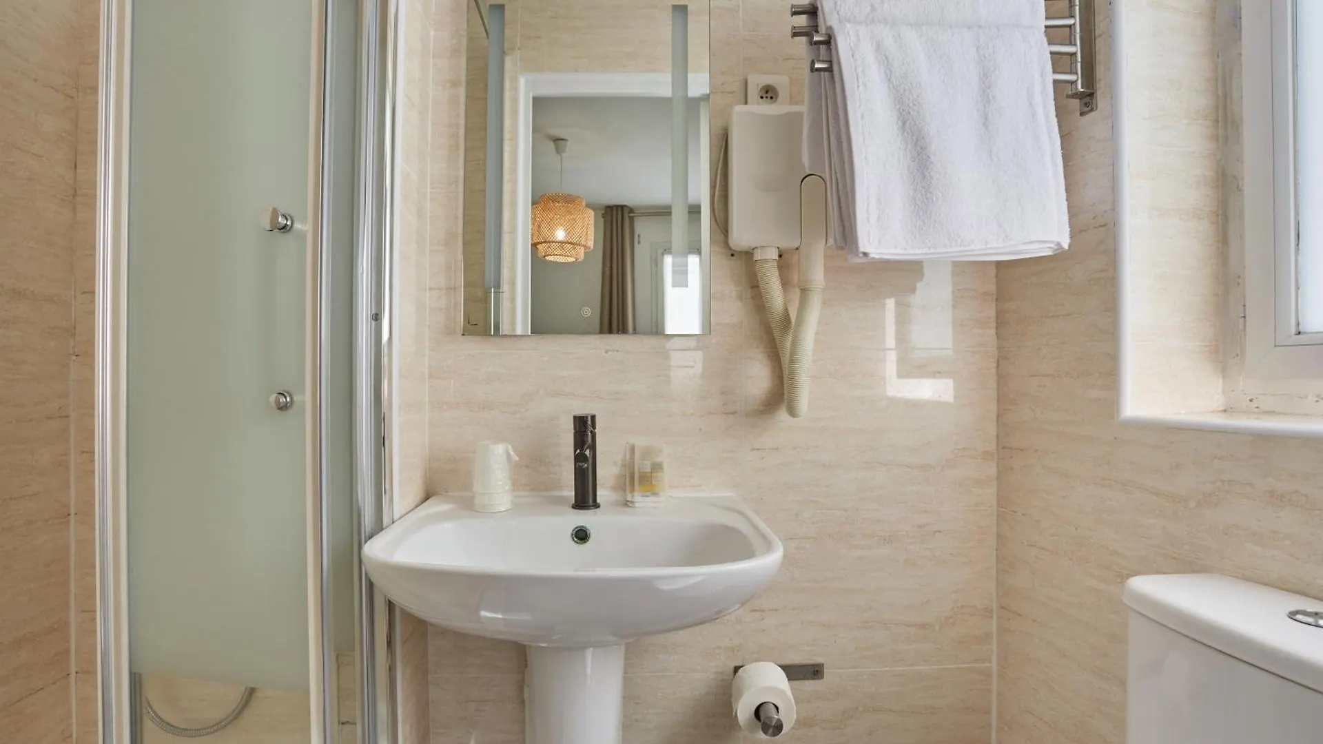 Merryl Hotel 3*