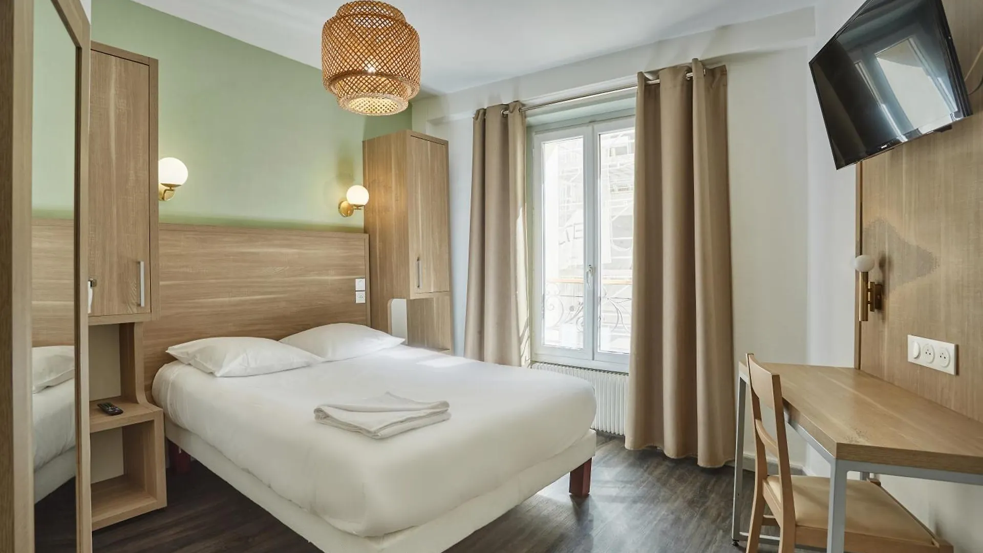 Merryl Hotel